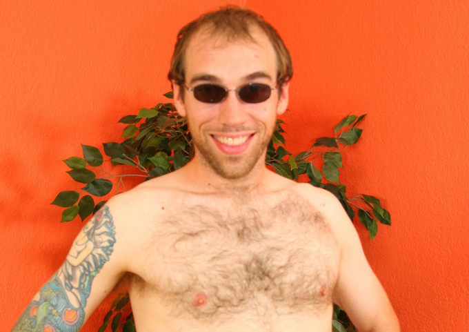 Hairy beefcake strips on cam