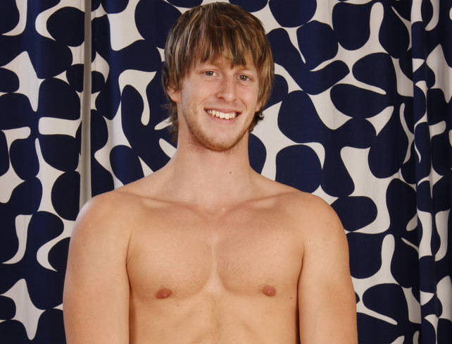 Cute beefcake shows his meat