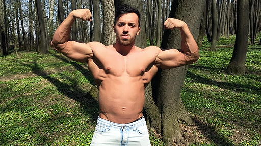 AlexHunk Flexing His Muscles